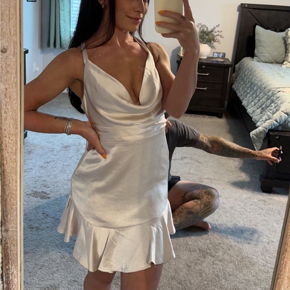 Selfie Leslie Halter Mini Dress - Picture 5 of 5